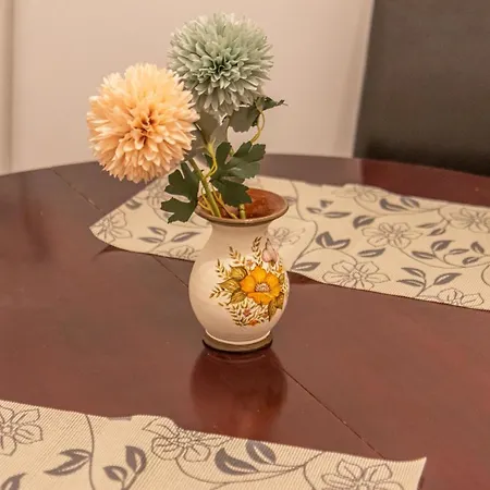 Melange In Dt Apartment